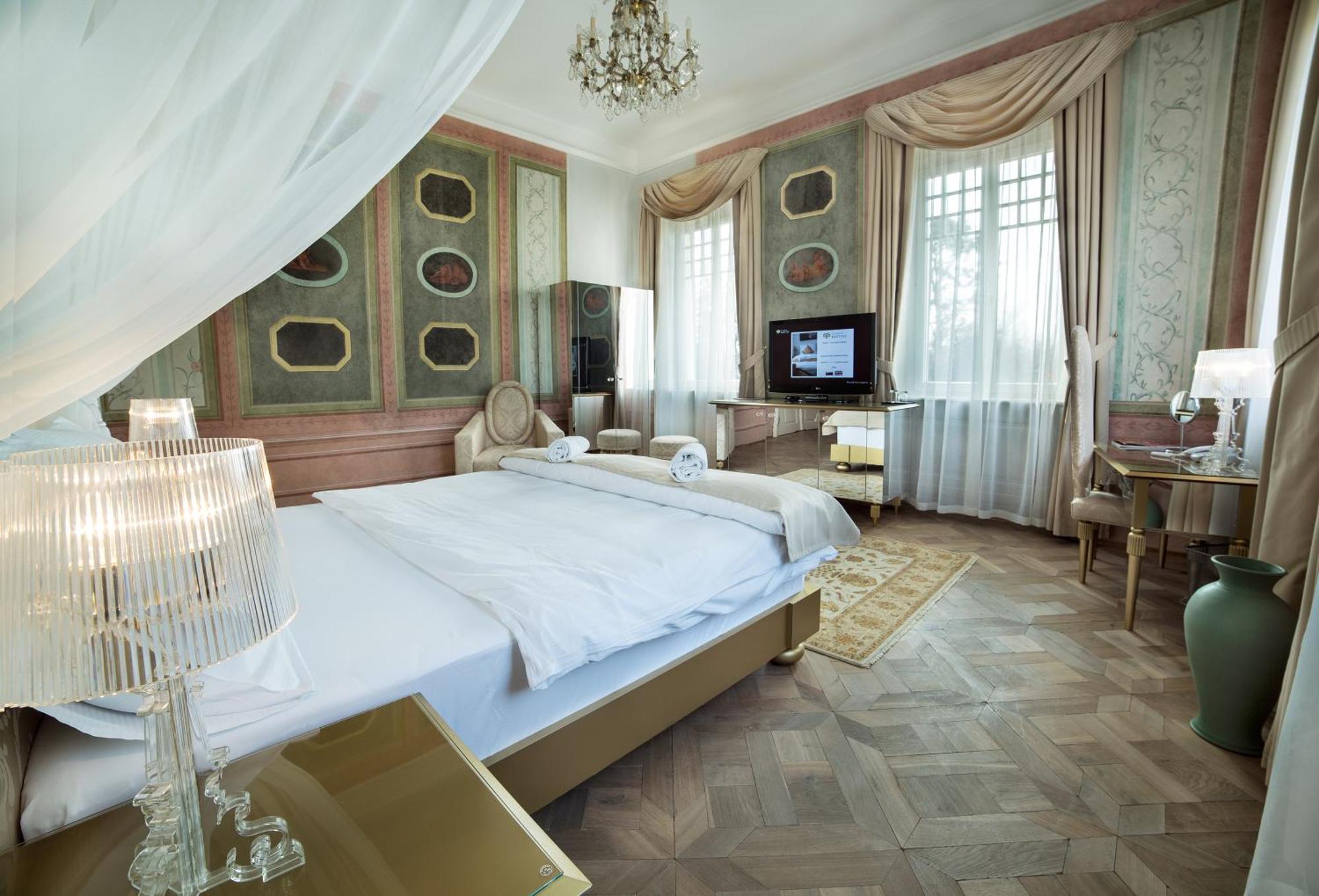 Art Hotel Kastiel Tomasov Ngoại thất bức ảnh