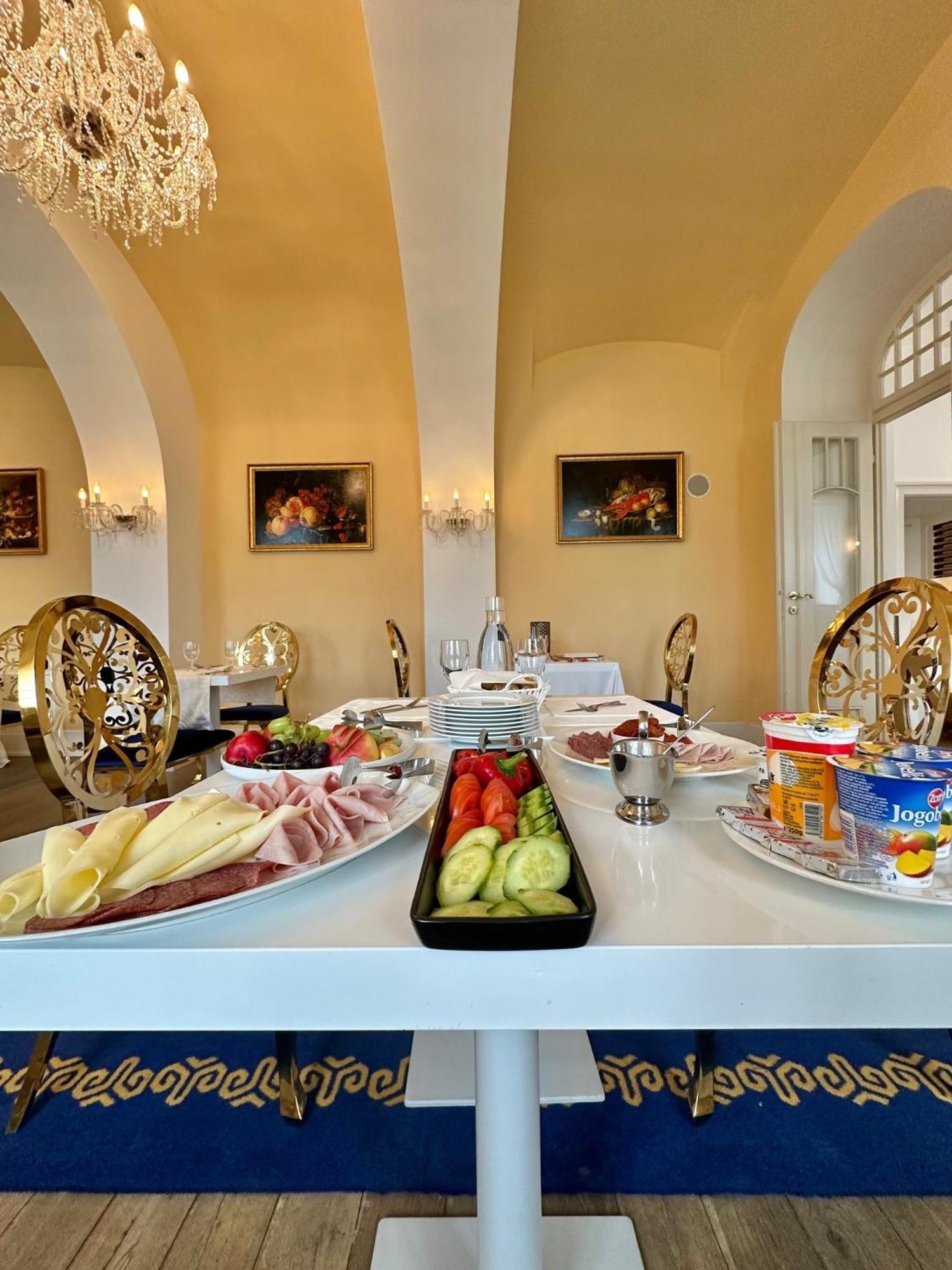 Art Hotel Kastiel Tomasov Ngoại thất bức ảnh