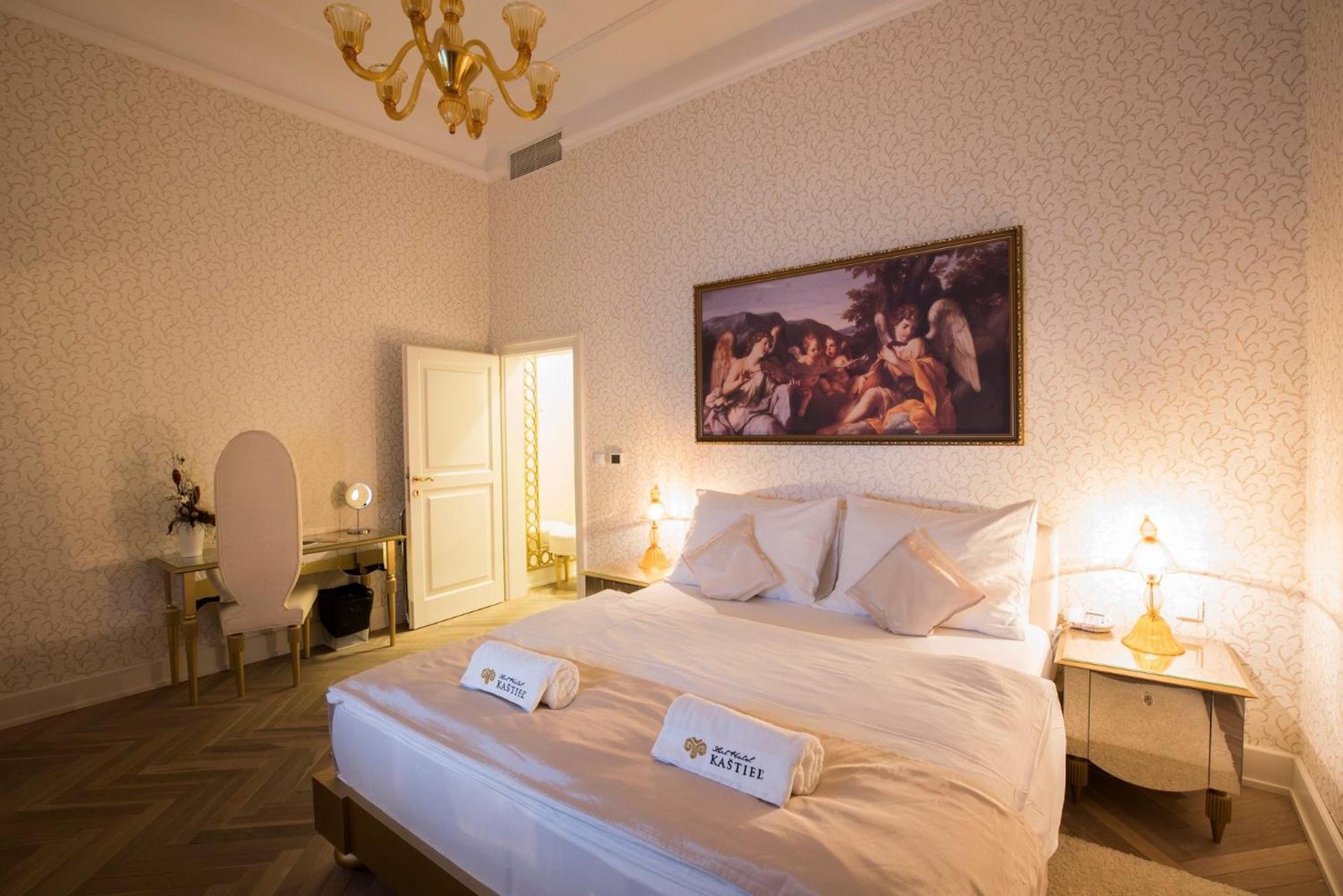 Art Hotel Kastiel Tomasov Ngoại thất bức ảnh