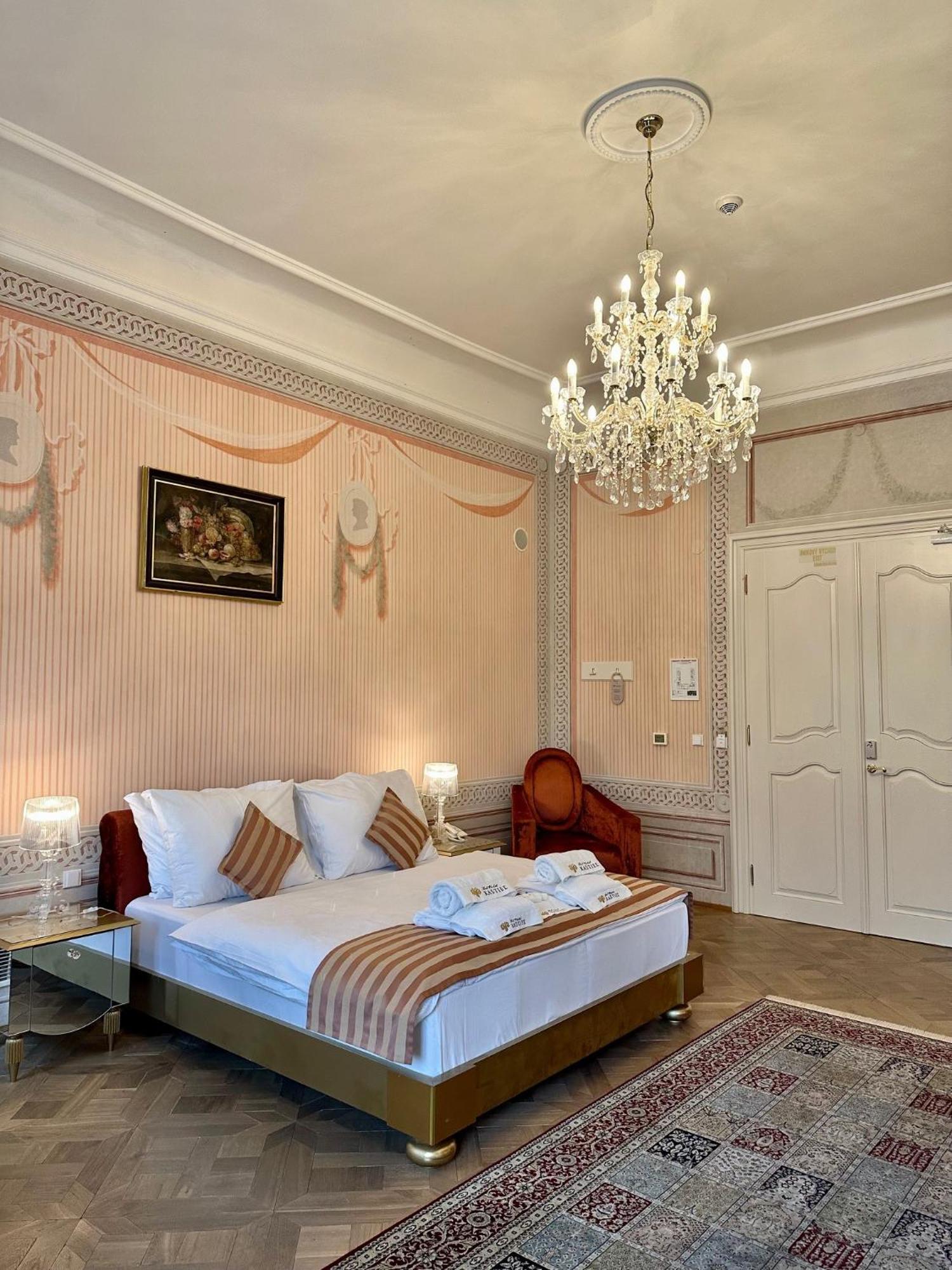 Art Hotel Kastiel Tomasov Ngoại thất bức ảnh