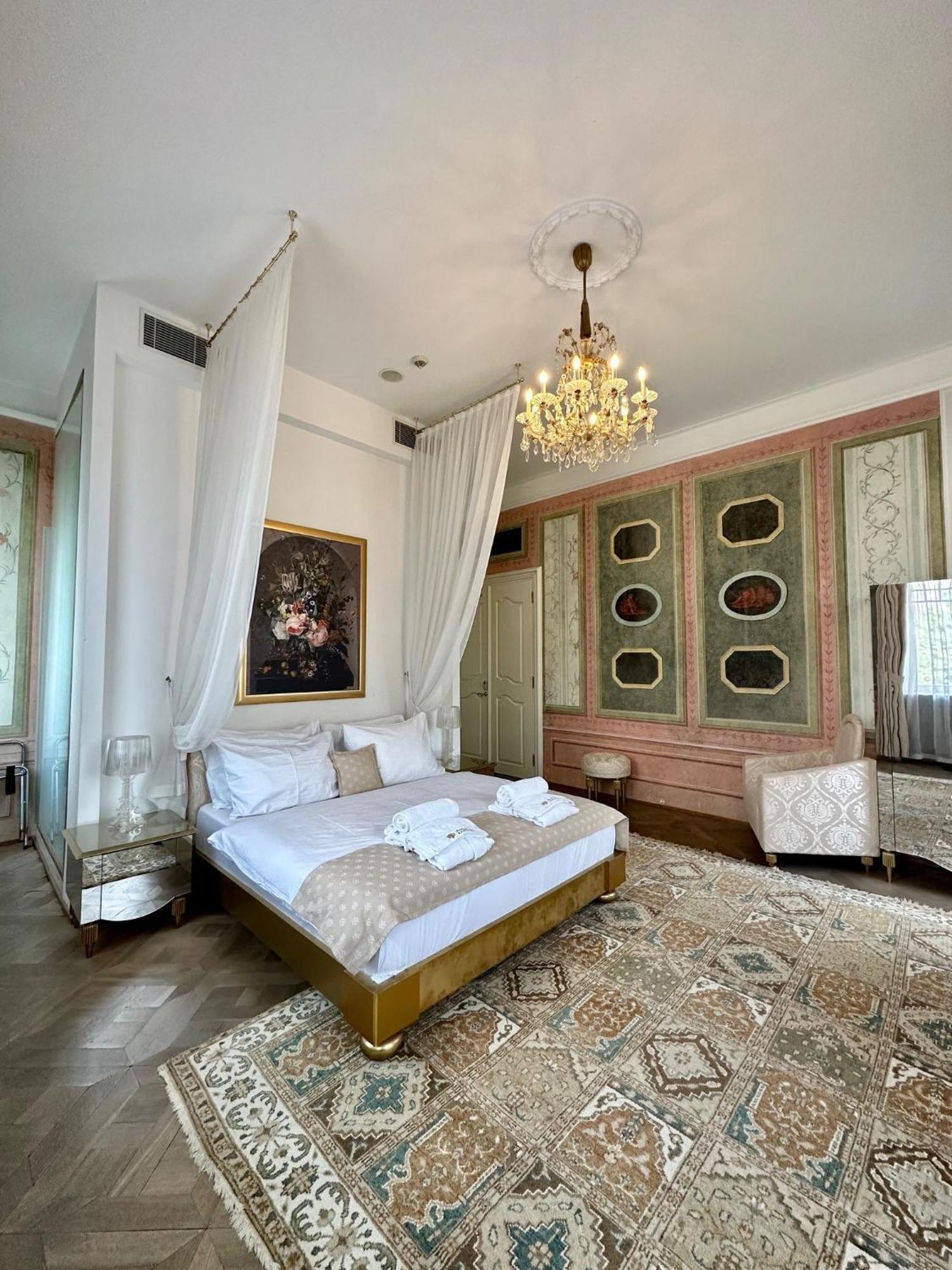 Art Hotel Kastiel Tomasov Ngoại thất bức ảnh