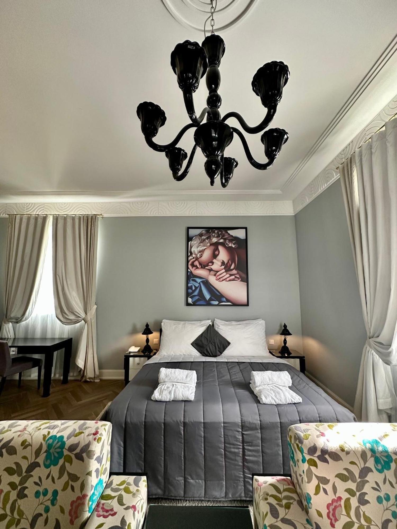 Art Hotel Kastiel Tomasov Ngoại thất bức ảnh