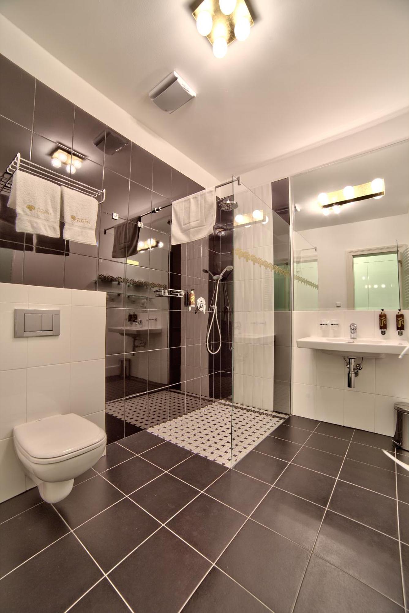 Art Hotel Kastiel Tomasov Ngoại thất bức ảnh