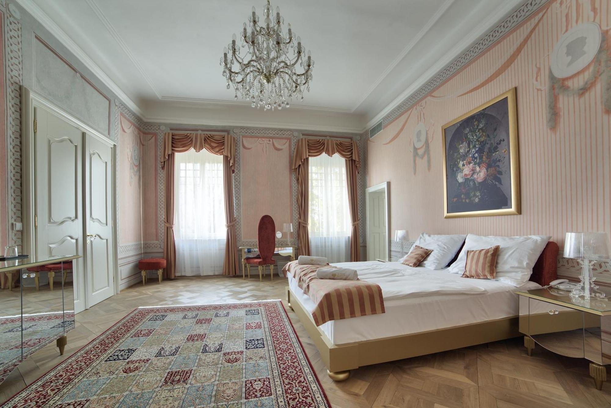Art Hotel Kastiel Tomasov Phòng bức ảnh