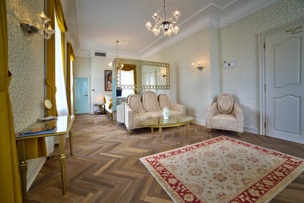 Art Hotel Kastiel Tomasov Ngoại thất bức ảnh