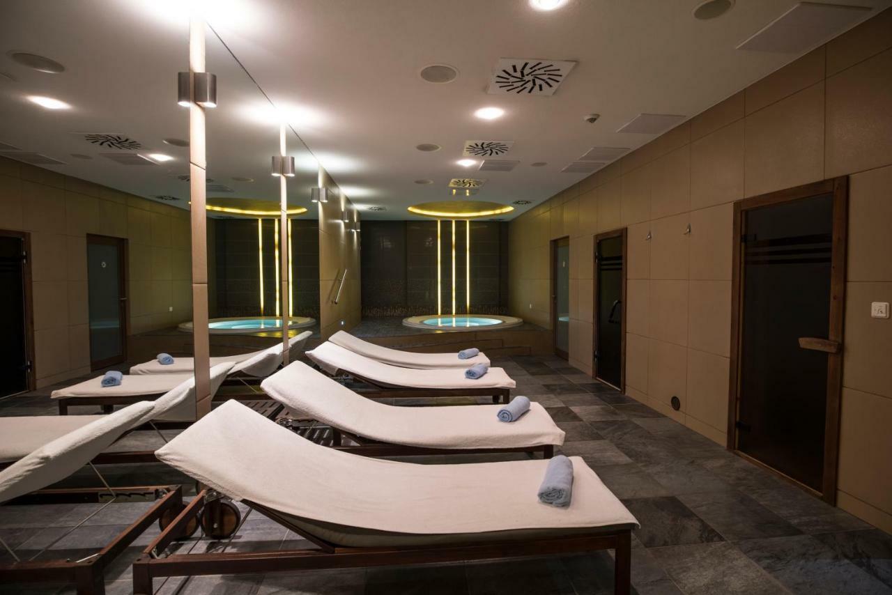 Art Hotel Kastiel Tomasov Ngoại thất bức ảnh
