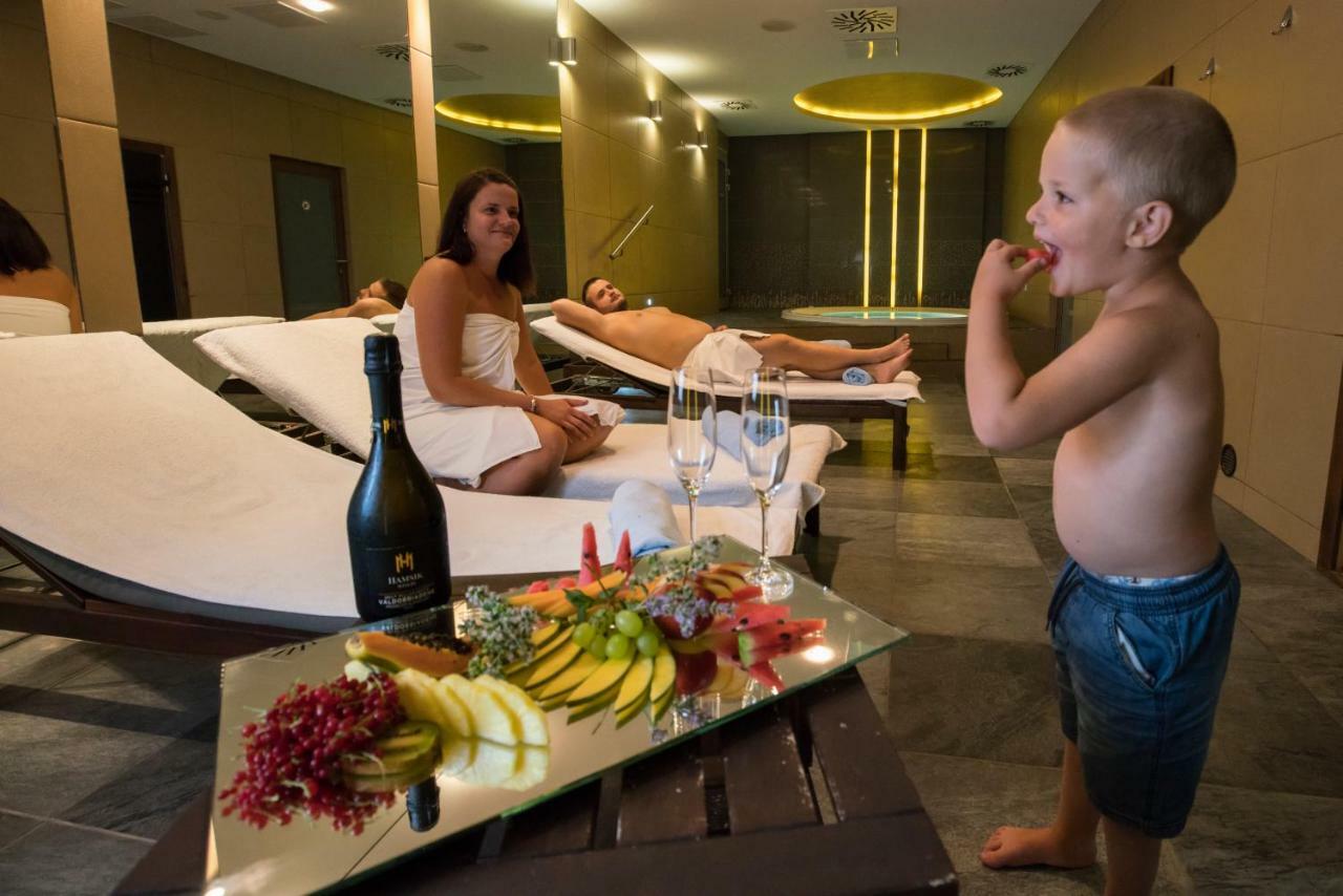 Art Hotel Kastiel Tomasov Ngoại thất bức ảnh